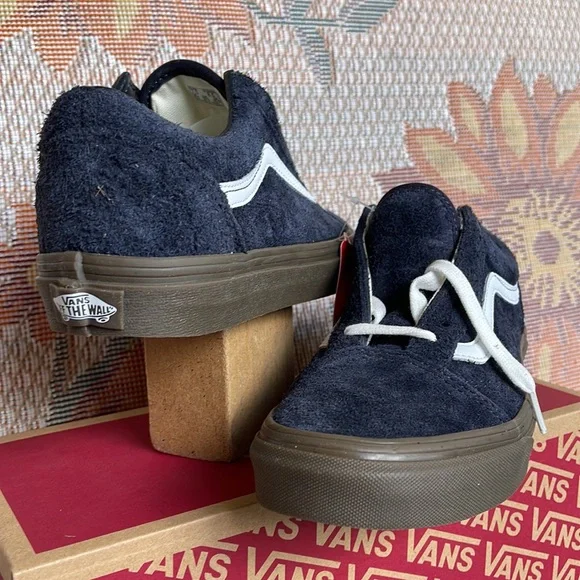 Vans Men’s Old Skool
Hairy Suede Dark Navy
VN0005UADNV
Sneakers - Picture 10 of 16